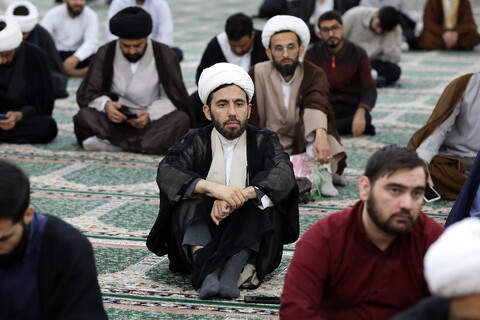 درس اخلاق آیت الله شب زنده دار در مدرسه علمیه فیضیه