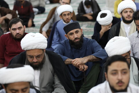 درس اخلاق آیت الله شب زنده دار در مدرسه علمیه فیضیه