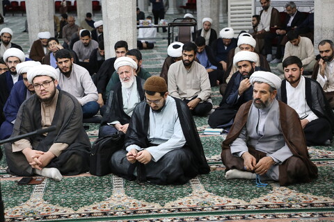 درس اخلاق آیت الله شب زنده دار در مدرسه علمیه فیضیه