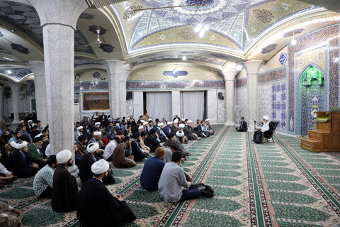 درس اخلاق آیت الله شب زنده دار در مدرسه علمیه فیضیه