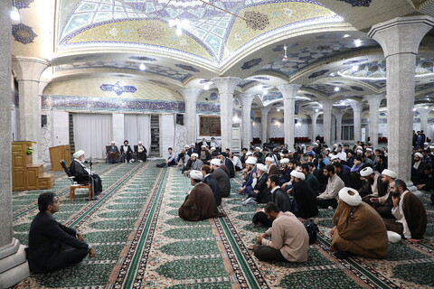 درس اخلاق آیت الله شب زنده دار در مدرسه علمیه فیضیه