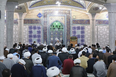 درس اخلاق آیت الله شب زنده دار در مدرسه علمیه فیضیه