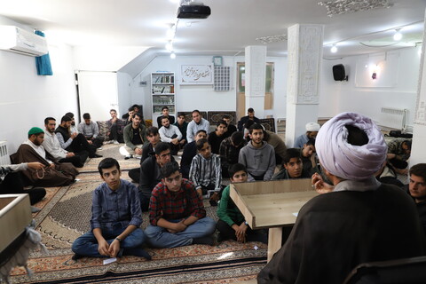 تصاویر/نشست صمیمی مدیر حوزه علمیه کردستان با طلاب حوزه علمیه امام صادق علیه‌السلام شهرستان بیجار