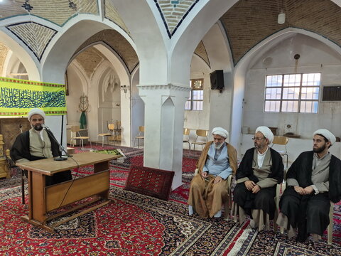 تصاویر/ درس اخلاق مدرسه آیت‌الله مدنی کاشانی(ره)