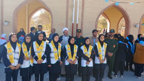 تصاویر/غبار روبی مزار شهدای بیجار مناسبت روز بسیج دانش آموزی