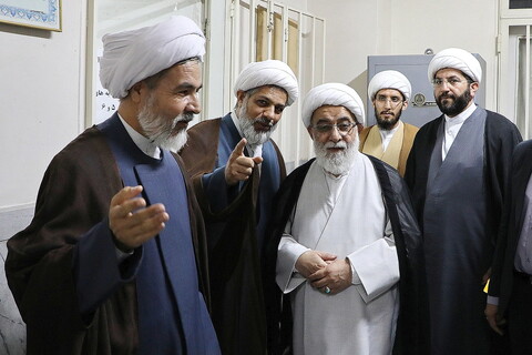 بازدید آیت الله شب زنده دار از مدرسه دروس آزاد طلاب در فیضیه
