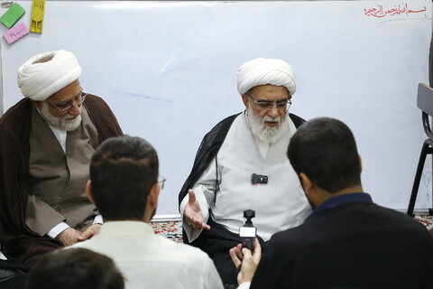 بازدید آیت الله شب زنده دار از مدرسه دروس آزاد طلاب در فیضیه
