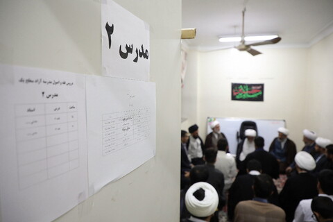 بازدید آیت الله شب زنده دار از مدرسه دروس آزاد طلاب در فیضیه
