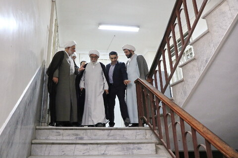 بازدید آیت الله شب زنده دار از مدرسه دروس آزاد طلاب در فیضیه
