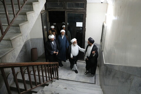 بازدید آیت الله شب زنده دار از مدرسه دروس آزاد طلاب در فیضیه
