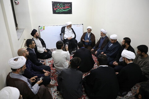 بازدید آیت الله شب زنده دار از مدرسه دروس آزاد طلاب در فیضیه
