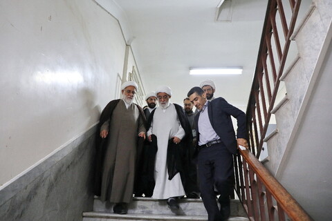 بازدید آیت الله شب زنده دار از مدرسه دروس آزاد طلاب در فیضیه
