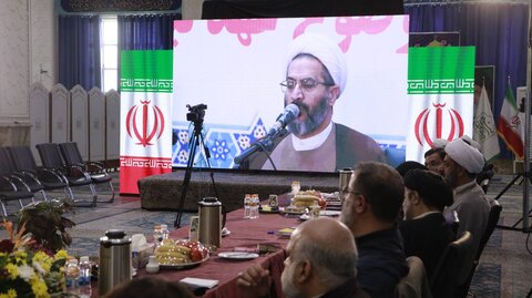 تصاویر/ نشست هم‌اندیشی وعاظ و مادحین مطرح کشوری