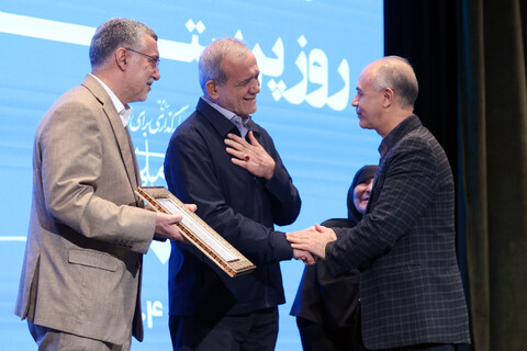 تصاویر/ مراسم گرامیداشت مقام پرستار با حضور رئیس جمهور