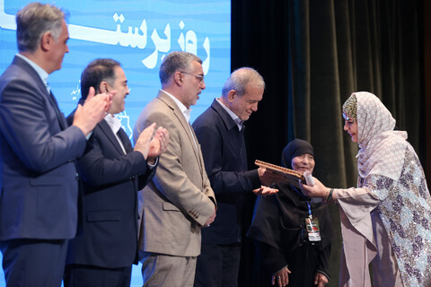 تصاویر/ مراسم گرامیداشت مقام پرستار با حضور رئیس جمهور