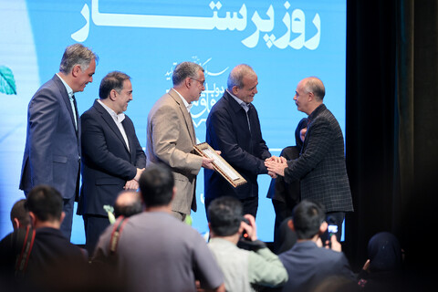 تصاویر/ مراسم گرامیداشت مقام پرستار با حضور رئیس جمهور