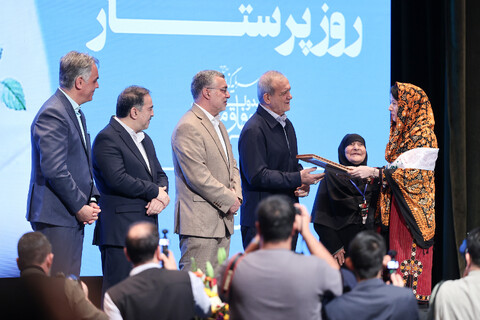 تصاویر/ مراسم گرامیداشت مقام پرستار با حضور رئیس جمهور