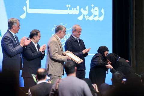 تصاویر/ مراسم گرامیداشت مقام پرستار با حضور رئیس جمهور