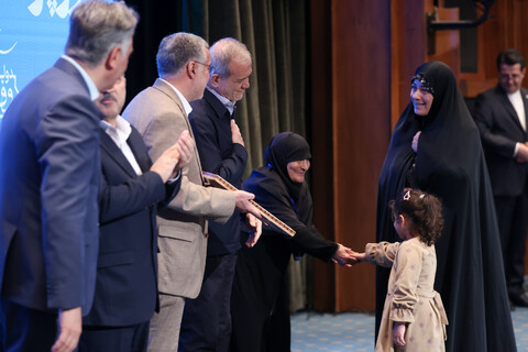 تصاویر/ مراسم گرامیداشت مقام پرستار با حضور رئیس جمهور