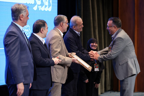 تصاویر/ مراسم گرامیداشت مقام پرستار با حضور رئیس جمهور