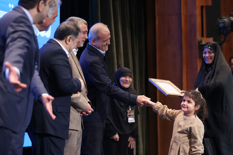 تصاویر/ مراسم گرامیداشت مقام پرستار با حضور رئیس جمهور