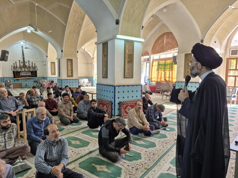تصاویر/ حضور نماینده ولی فقیه در منطقه کاشان در مسجد مدرسه علمیه آیت‌الله مدنی کاشانی(ره)