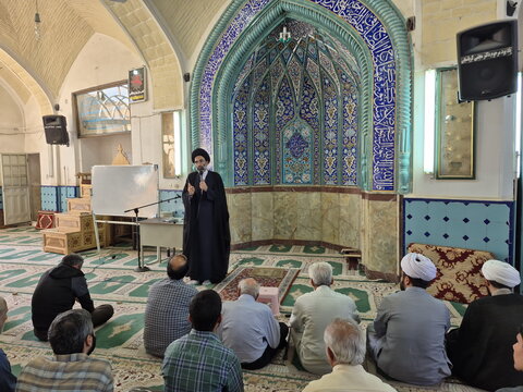 تصاویر/ حضور نماینده ولی فقیه در منطقه کاشان در مسجد مدرسه علمیه آیت‌الله مدنی کاشانی(ره)