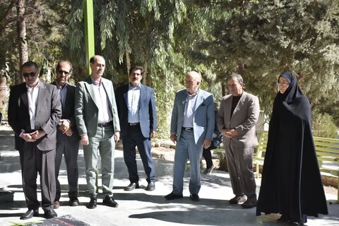 تصاویر/عطرافشانی مزار شهدای جنگ ۱۲ روزه در خرم آباد