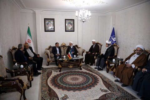 تصاویر/استقبال از آیت الله اعرافی توسط نماینده ولی فقیه در استان، استاندار، نائب رئیس مجلس ، مدیر کل دادگستری و مسئولین استانی اردبیل