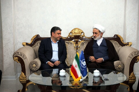 تصاویر/استقبال از آیت الله اعرافی توسط نماینده ولی فقیه در استان، استاندار، نائب رئیس مجلس ، مدیر کل دادگستری و مسئولین استانی اردبیل