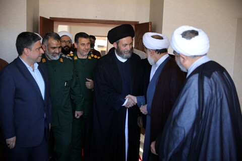 تصاویر/استقبال از آیت الله اعرافی توسط نماینده ولی فقیه در استان، استاندار، نائب رئیس مجلس ، مدیر کل دادگستری و مسئولین استانی اردبیل