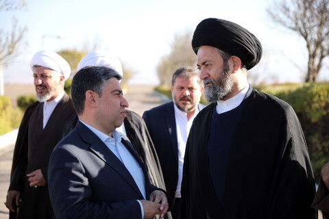 تصاویر/استقبال از آیت الله اعرافی توسط نماینده ولی فقیه در استان، استاندار، نائب رئیس مجلس ، مدیر کل دادگستری و مسئولین استانی اردبیل