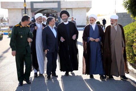 تصاویر/استقبال از آیت الله اعرافی توسط نماینده ولی فقیه در استان، استاندار، نائب رئیس مجلس ، مدیر کل دادگستری و مسئولین استانی اردبیل