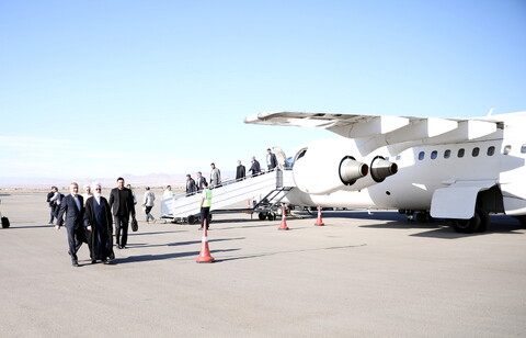 تصاویر/استقبال از آیت الله اعرافی توسط نماینده ولی فقیه در استان، استاندار، نائب رئیس مجلس ، مدیر کل دادگستری و مسئولین استانی اردبیل