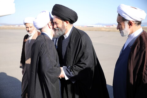 تصاویر/استقبال از آیت الله اعرافی توسط نماینده ولی فقیه در استان، استاندار، نائب رئیس مجلس ، مدیر کل دادگستری و مسئولین استانی اردبیل