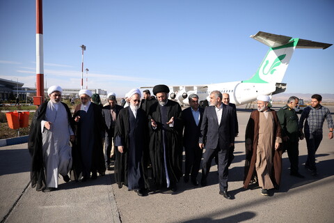 تصاویر/استقبال از آیت الله اعرافی توسط نماینده ولی فقیه در استان، استاندار، نائب رئیس مجلس ، مدیر کل دادگستری و مسئولین استانی اردبیل