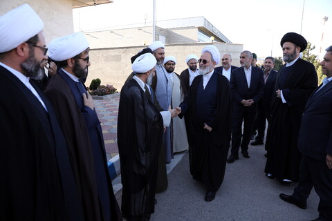 تصاویر/استقبال از آیت الله اعرافی توسط نماینده ولی فقیه در استان، استاندار، نائب رئیس مجلس ، مدیر کل دادگستری و مسئولین استانی اردبیل