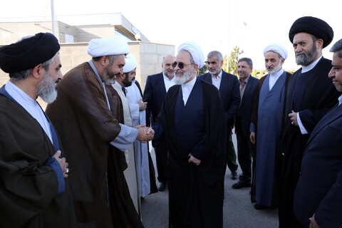 تصاویر/استقبال از آیت الله اعرافی توسط نماینده ولی فقیه در استان، استاندار، نائب رئیس مجلس ، مدیر کل دادگستری و مسئولین استانی اردبیل