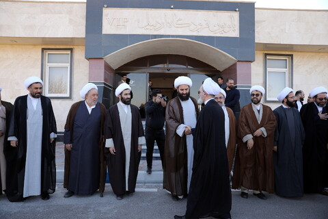 تصاویر/استقبال از آیت الله اعرافی توسط نماینده ولی فقیه در استان، استاندار، نائب رئیس مجلس ، مدیر کل دادگستری و مسئولین استانی اردبیل