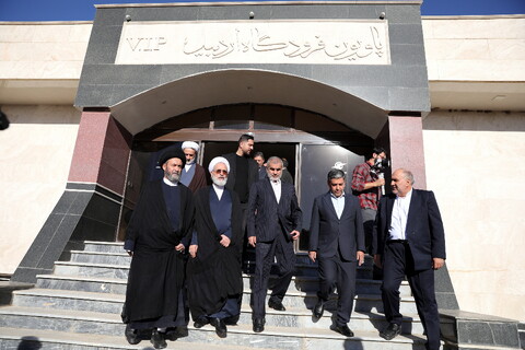 تصاویر/استقبال از آیت الله اعرافی توسط نماینده ولی فقیه در استان، استاندار، نائب رئیس مجلس ، مدیر کل دادگستری و مسئولین استانی اردبیل