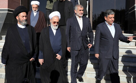 تصاویر/استقبال از آیت الله اعرافی توسط نماینده ولی فقیه در استان، استاندار، نائب رئیس مجلس ، مدیر کل دادگستری و مسئولین استانی اردبیل