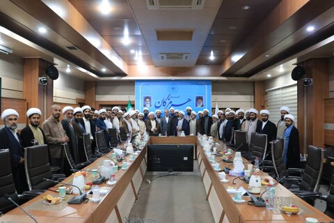 تصاویر/ دیدار مدیران و معاونین مدارس علمیه استان هرمزگان با استاندار