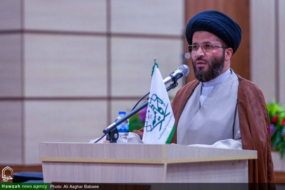 تجلیل از طلاب ممتاز یزدی با حضور آیت‌الله کریمی جهرمی