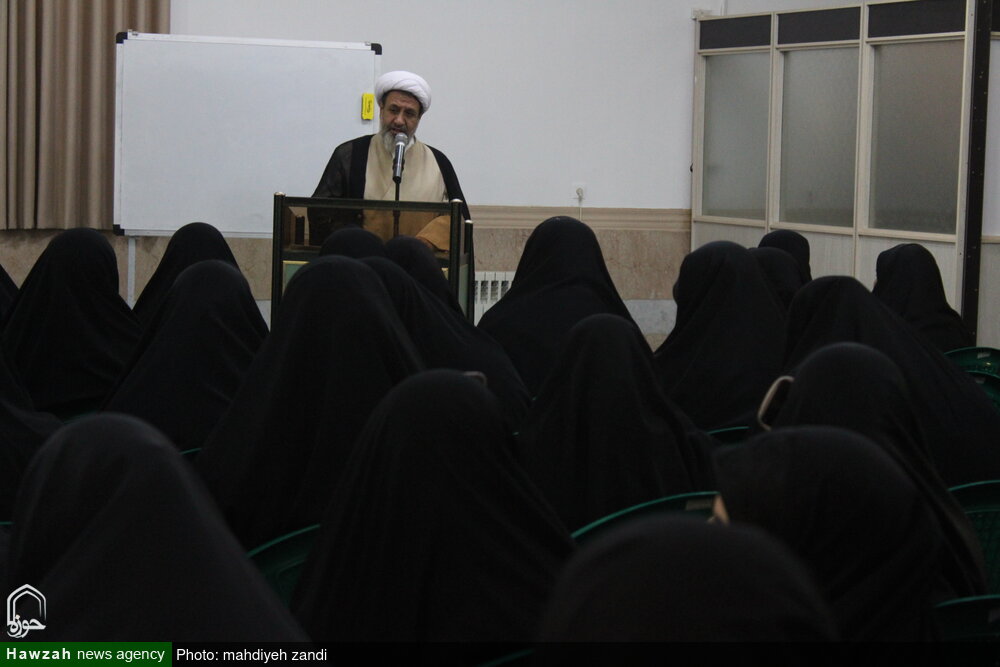 تصاویر سخنرانی نماینده ولی فقیه کرمان در جمع طلاب جدیدالورود مدارس علمیه خواهران استان کرمان