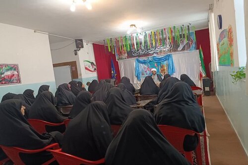 خطبه‌های حضرت زینب(س) پایه‌های ظلم را به لرزه درآورد+ عکس