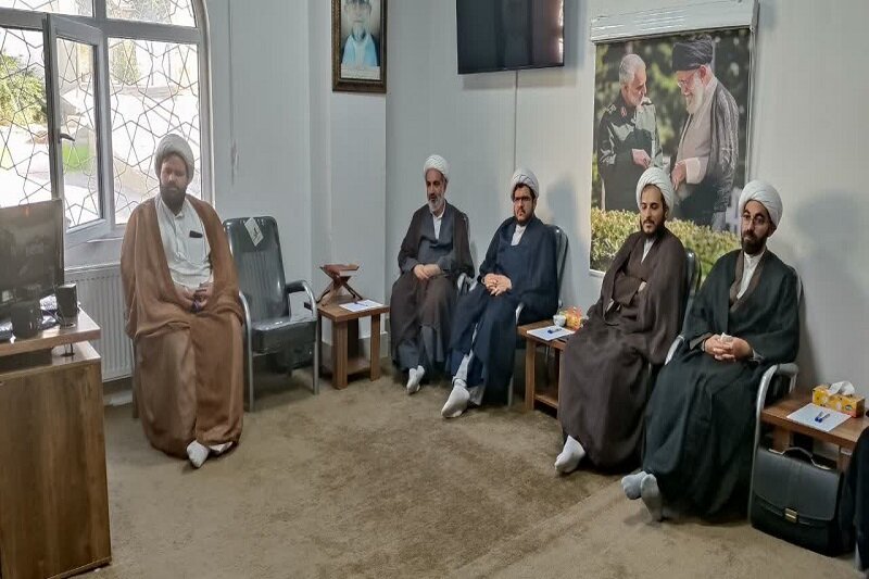 نشست منطقه‌ای مدیران مدارس علمیه شرق کرمانشاه برگزار شد