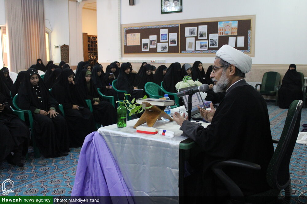 هدف آرمانی حوزه‌های علمیه ترویج عبودیت است