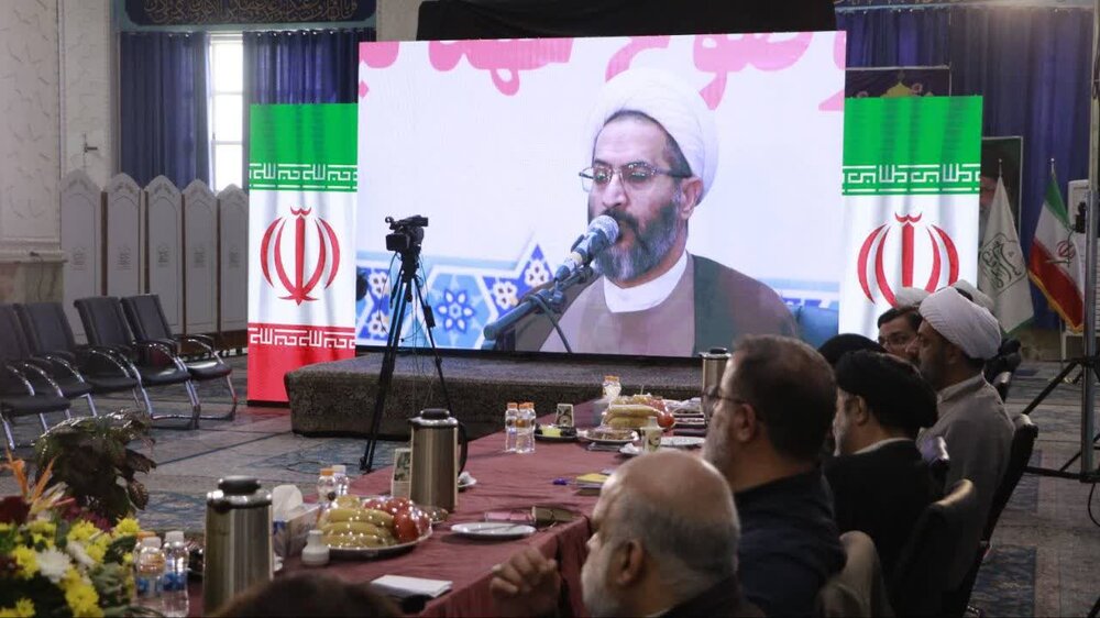 پرچم مقدس ایران در هیئت‌های مذهبی نصب شود