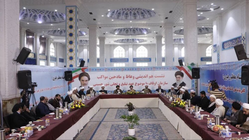 پرچم مقدس ایران در هیئتهای مذهبی نصب شود