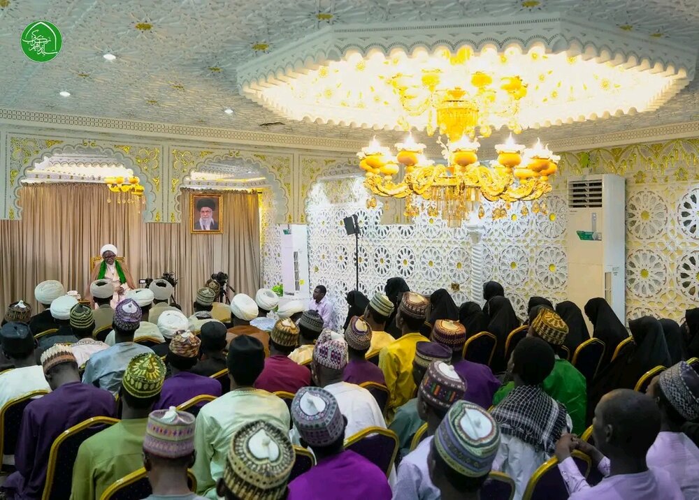 دیدار جمعی از طلاب آفریقایی با شیخ ابراهیم زکزاکی+تصاویر